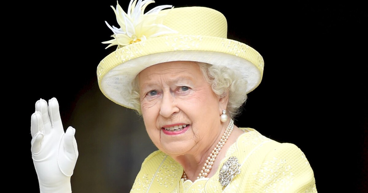 Водещата световна новина - британската кралица Елизабет II е под