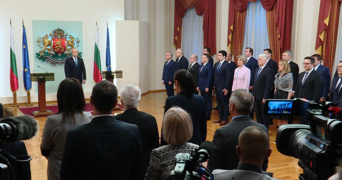 На официална церемония в длъжност стъпват министрите от второто служебно