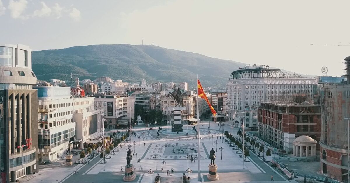 При значително обтегнати отношения между Скопие и София утре българите