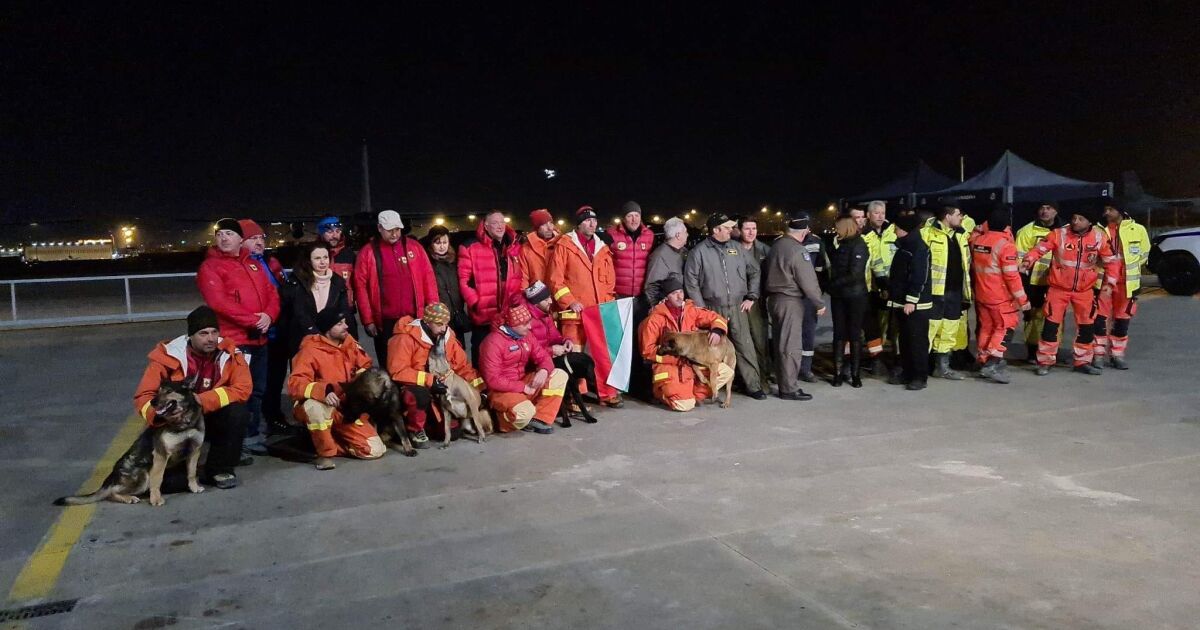 Първите български спасители, помагали след трусовете в Турция, се прибраха