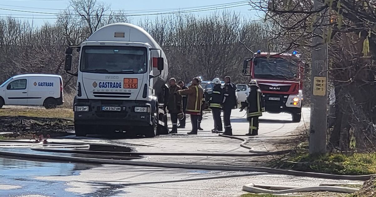 Цистерна с газ пропан-бутан се е запалила в димитровградското село