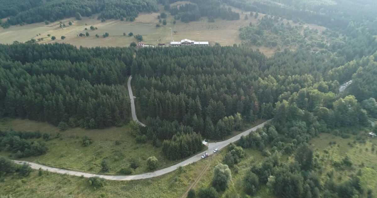 Болнични бавят делото за събарянето на прочулата се сграда без