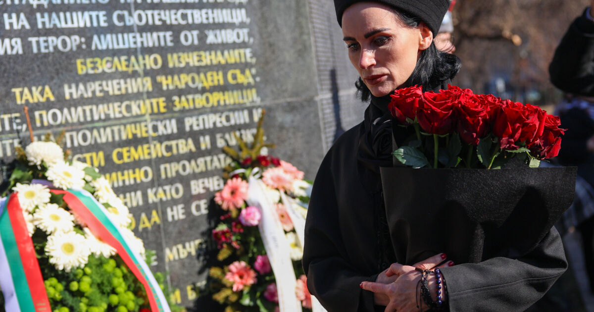 Стотици граждани и общественици се поклониха пред паметта на хилядите