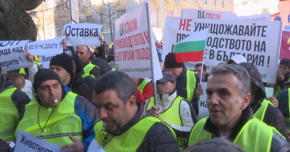 Българските фермери излязоха на протест пред земеделското министерство, а недоволството