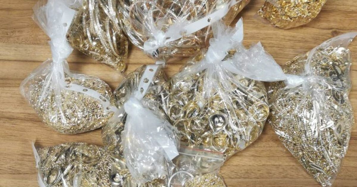 Над 1 кг контрабандно пренасяни златни бижута са открити от