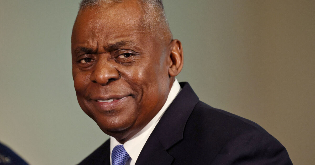 Министърът на отбраната на САЩ Лойд Остин снощи е бил