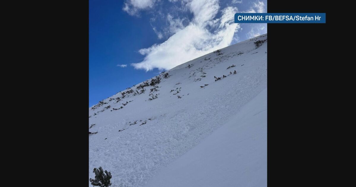 Лавина падна и затрупа трима сноубордисти и скиор в Боровец.