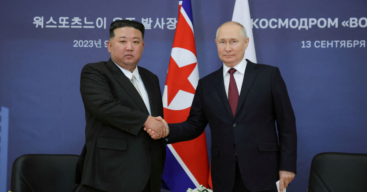 Руският президент Владимир Путин подари на севернокорейския лидер Ким Чен