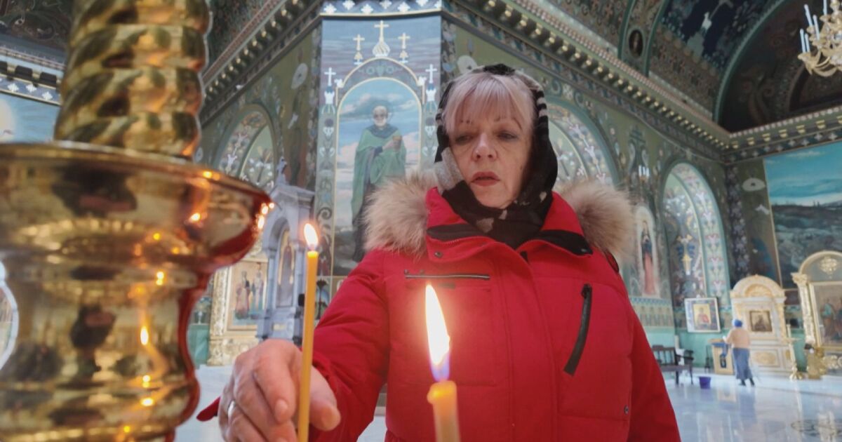 Юлия Виноградова е бесарабска българка, изпратила съпруга и двамата си