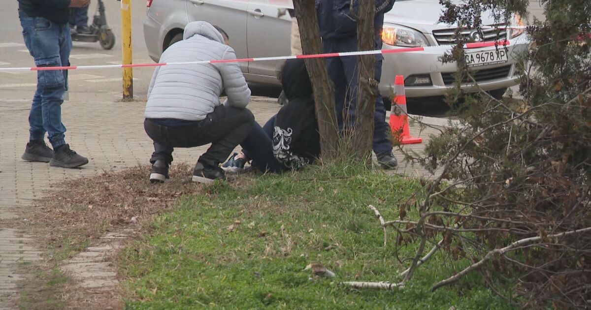 Жена намушка с нож няколко души на бул. Витоша в