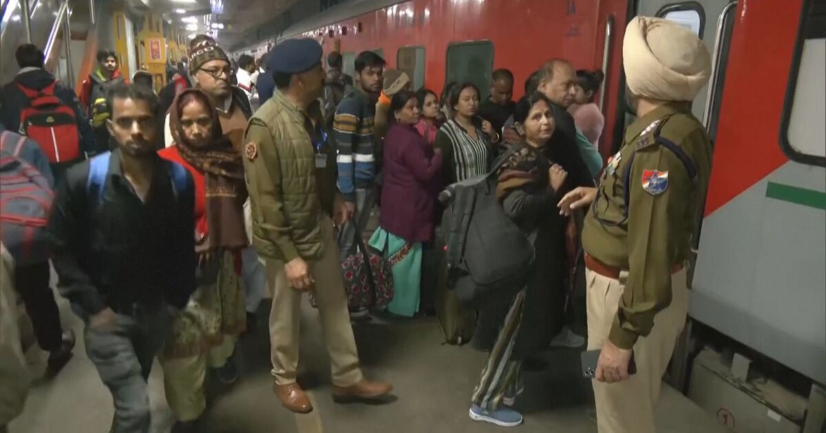 Най-малко 15 души са загинали по време на блъсканица на