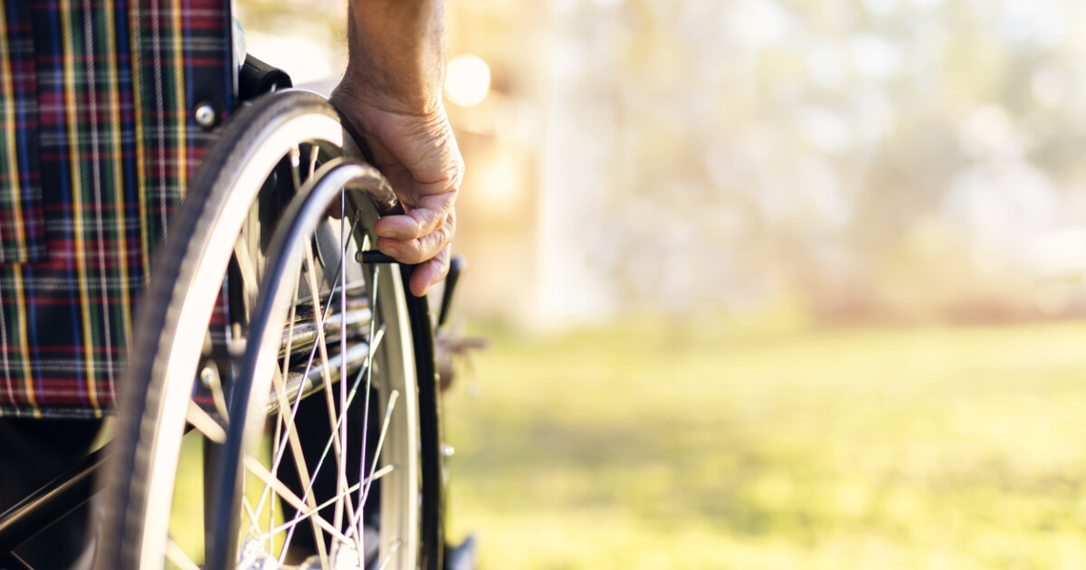 Инвалиди и трудноподвижни хора са принудени да пътуват стотици километри