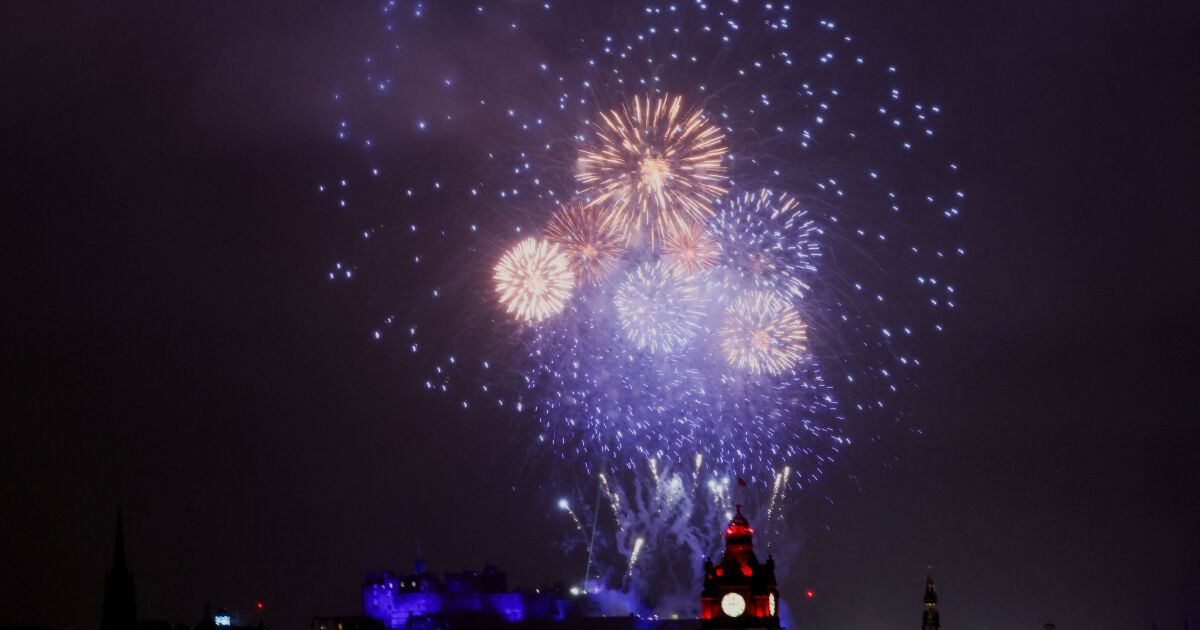 Хората по света посрещнаха настъпването на 2023 г., обединени по