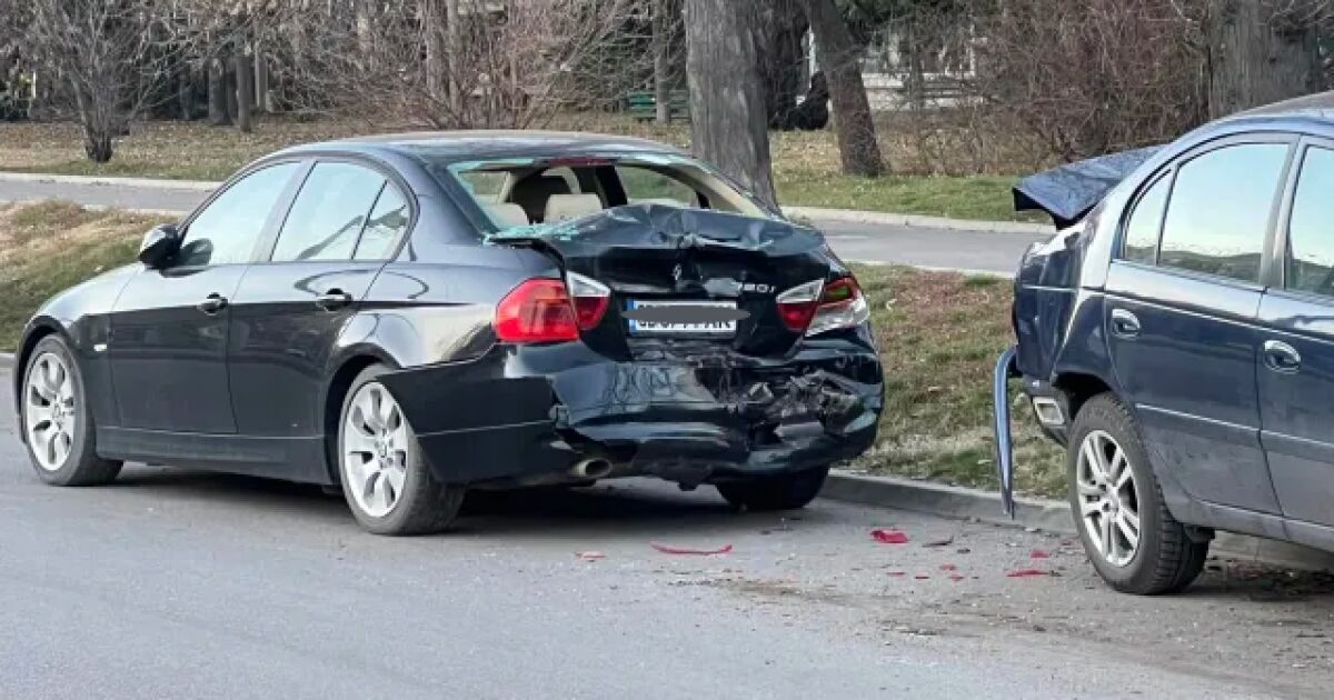 Шофьор блъсна няколко коли в София, а след това избяга.