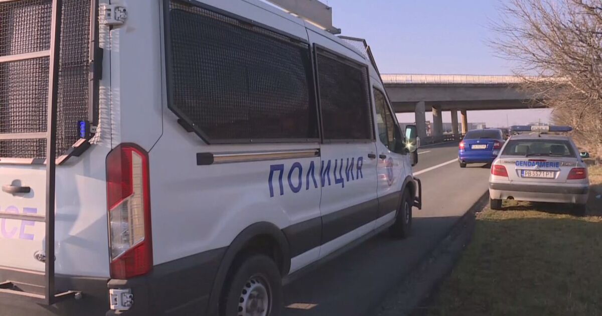 Задържаният на автомагистрала Тракия“ 23-годшен полицай и друг път е