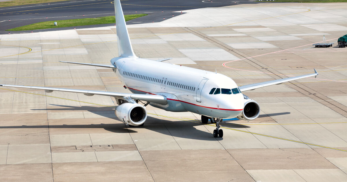 Самолет на нискобюджетния превозвач Jetstar направи аварийно кацане в Япония