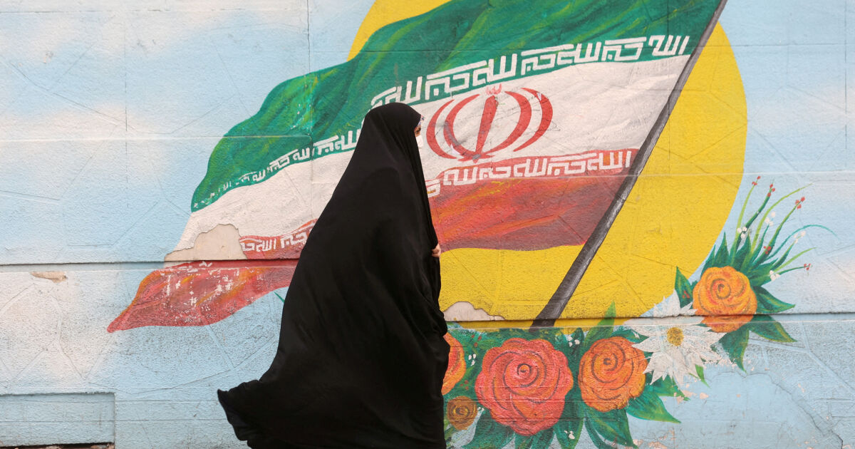 Иран осъди на смърт още . В тяхна защита се