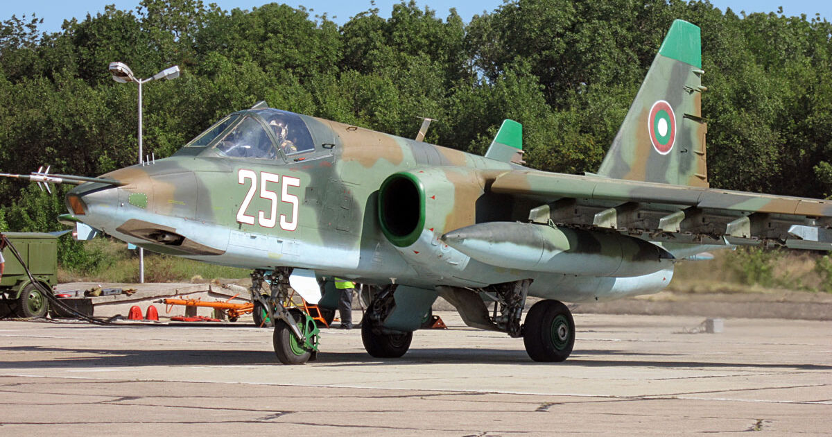 Украйна разполага с 14 български самолета модел Су-25 във въоръжението