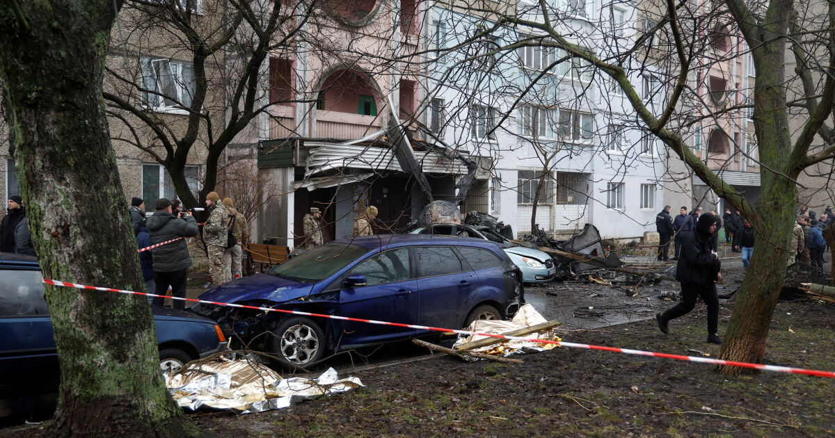 Най-малко 16 души са загинали, след като хеликоптер се разби