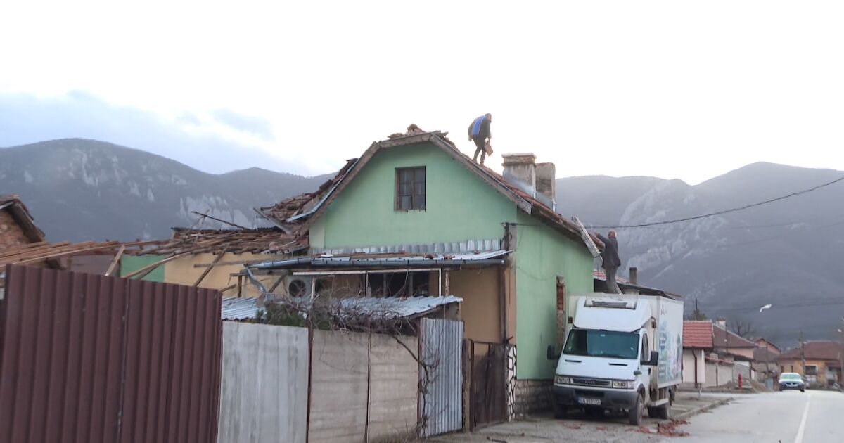 Бедствено положение вече е обявено в цялата община Враца. продължи