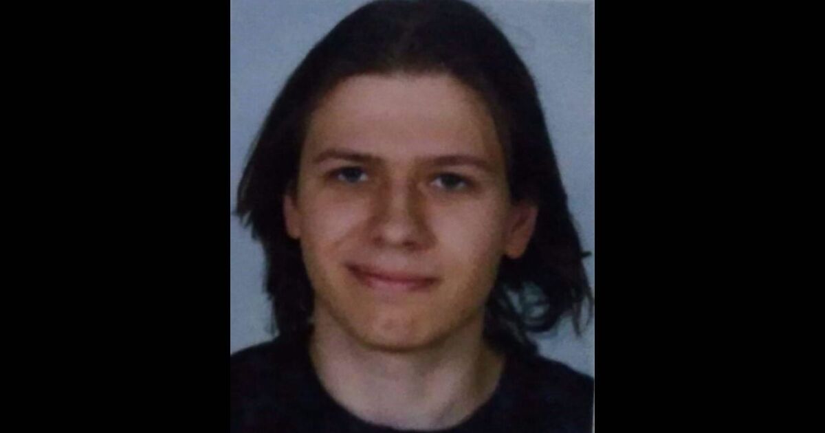 Вече втори ден пловдивската полиция издирва 20-годишния Мартин Георгиев. Той