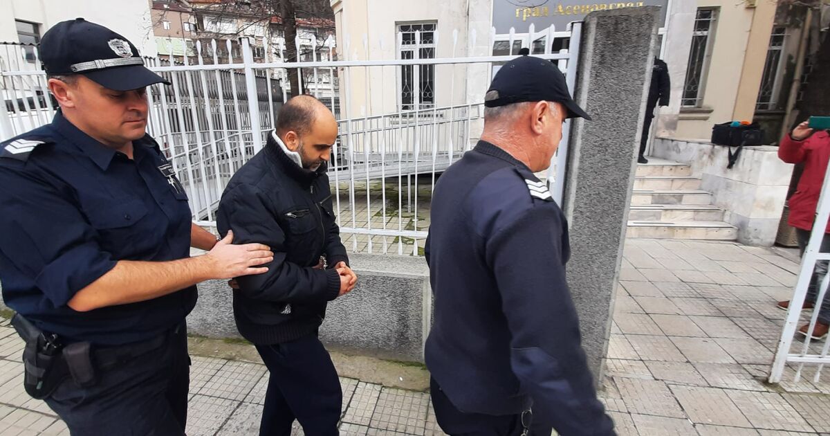 Съдът в Асеновград остави в ареста учител по математика, обвинен,