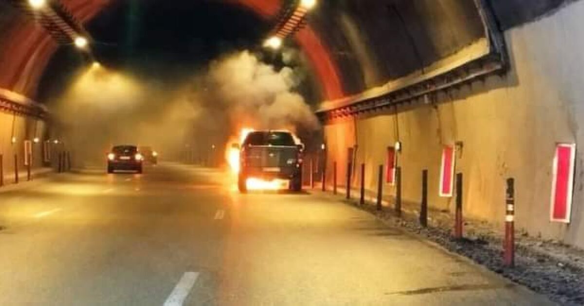 Автомобил се запали тази сутрин в тунел Витиня“, научи bTV.