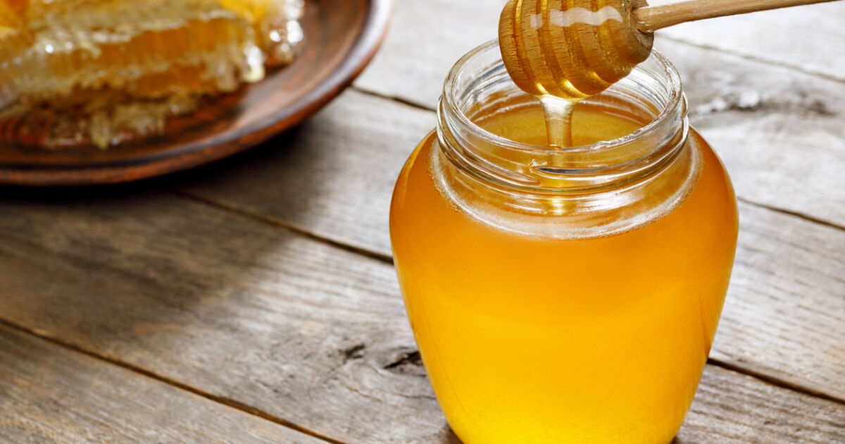 Медът често е сред най-високо оценените здравословни храни, които ни