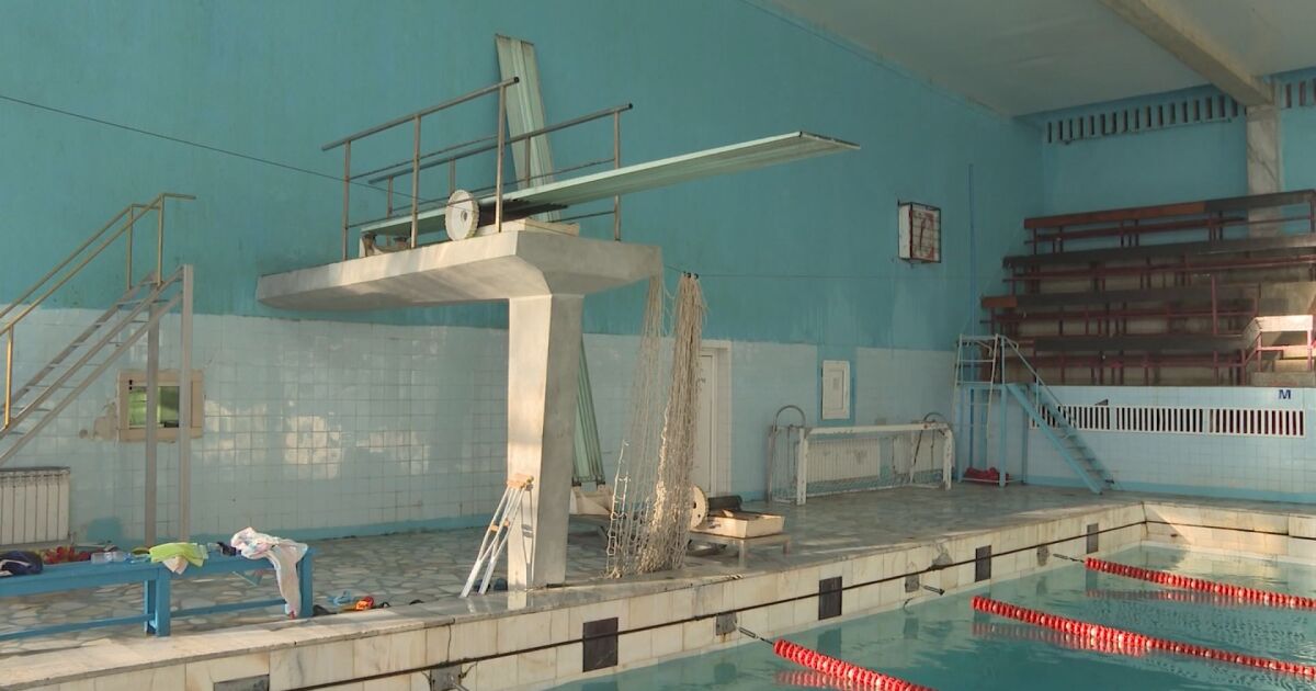 Закритият плувен комплекс във Враца се нуждае от спешен ремонт, 