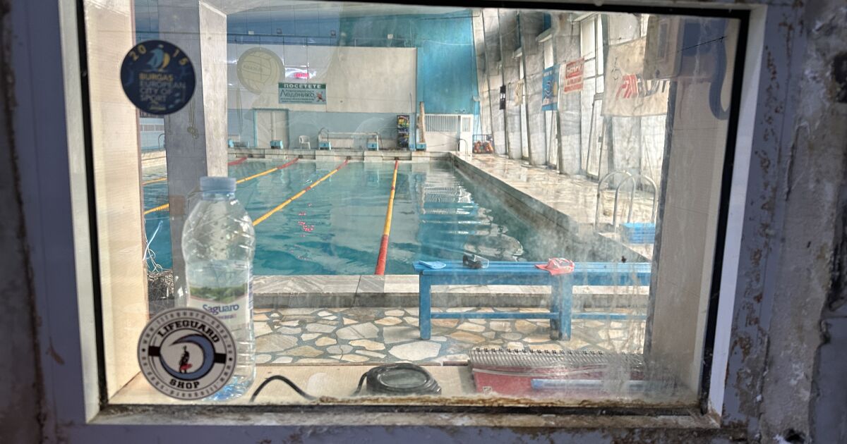  Над 300 деца тренират в общинския закрит плувен басейн във