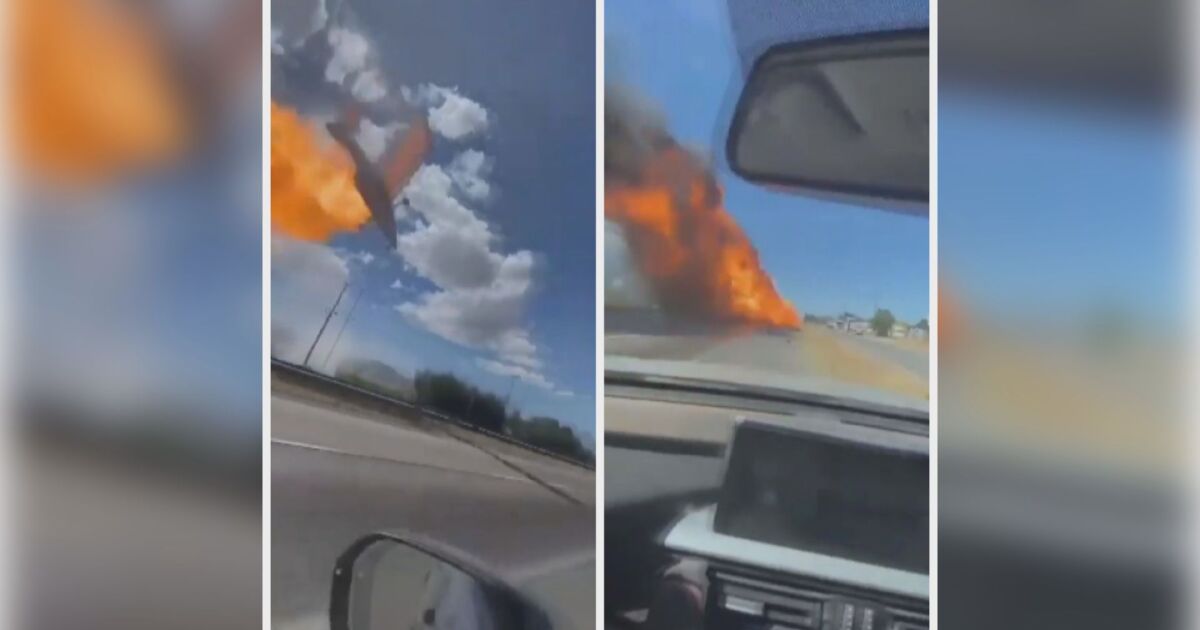 Самолет на чилийски пожарникари се разби на магистрала, след като