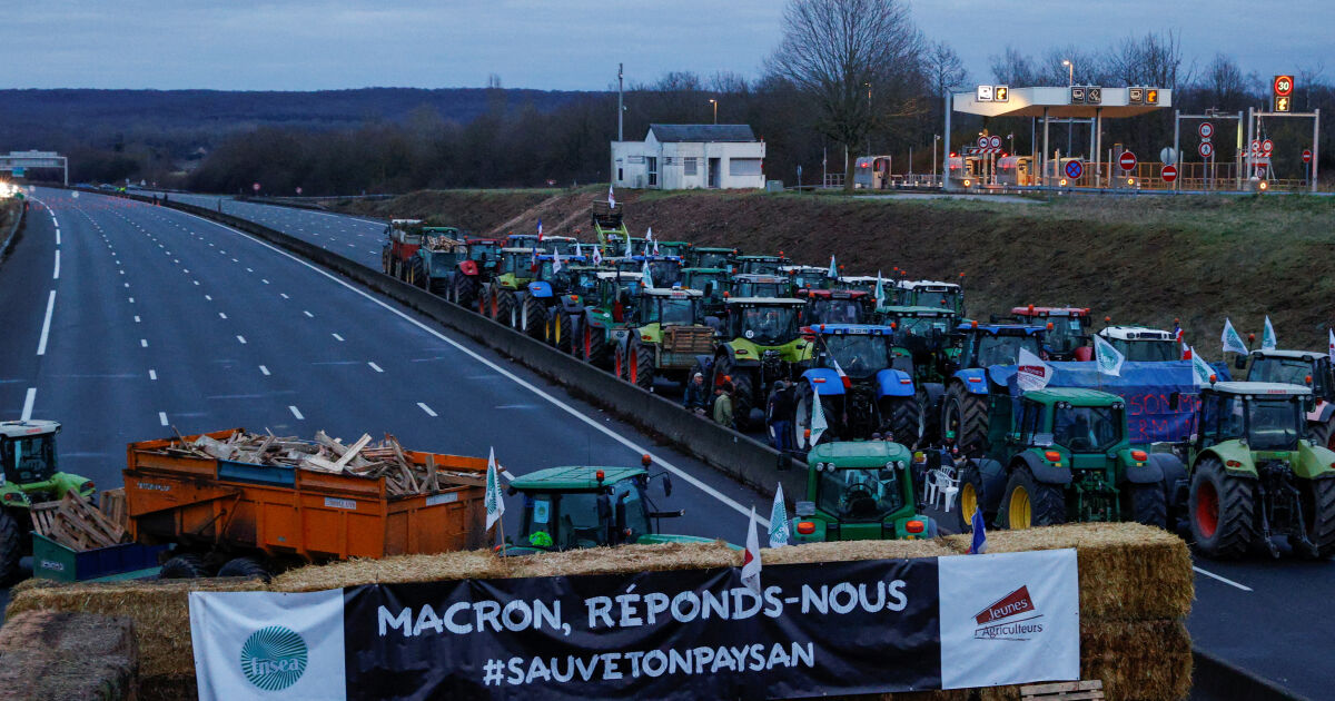 В Европа продължава недоволството на фермерите. Във Франция основни пътни