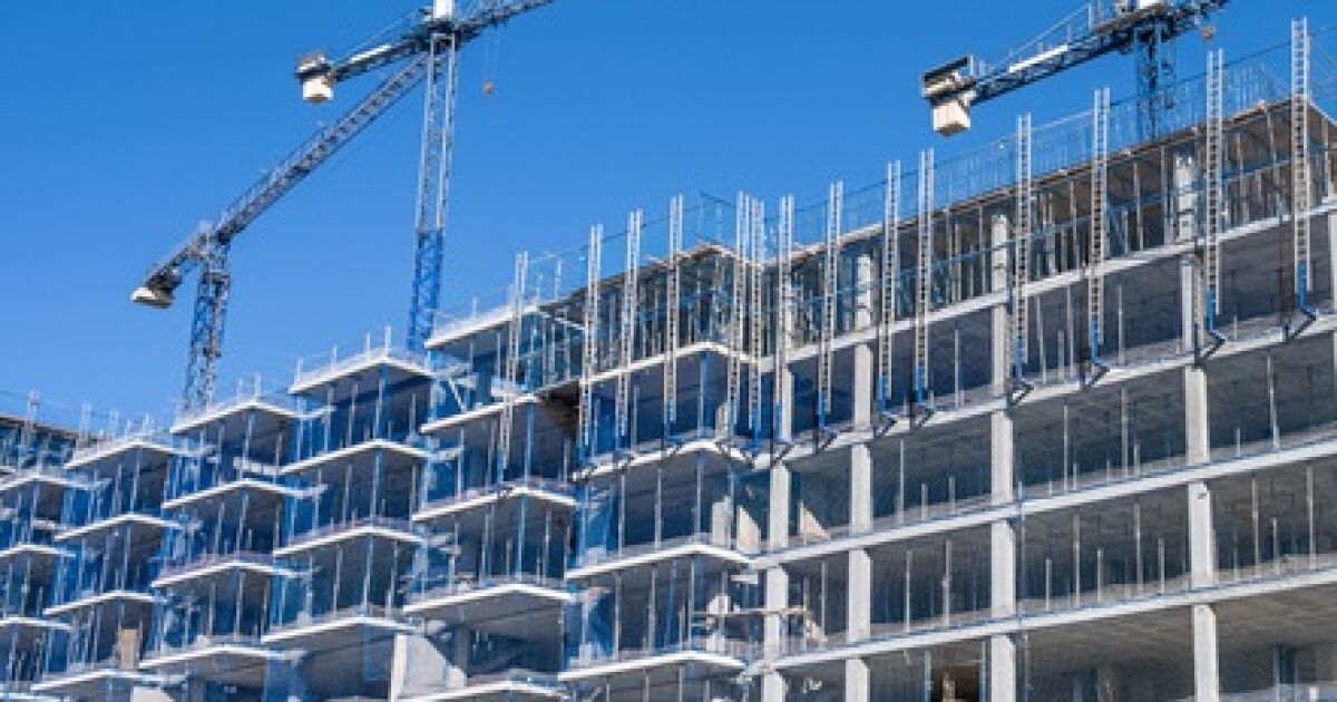 17-годишен младеж е починал след падане от скеле на стореж