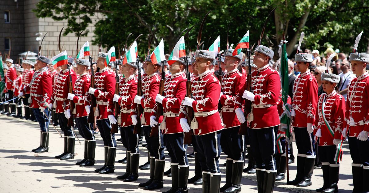 Над 60% е недостигът на кадри в Националната гвардейска част.