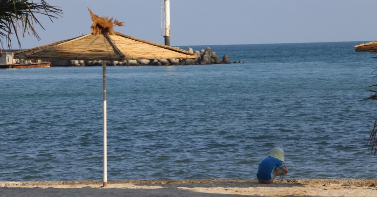 Наемането на шезлонг и чадър по родното Черноморие остава без