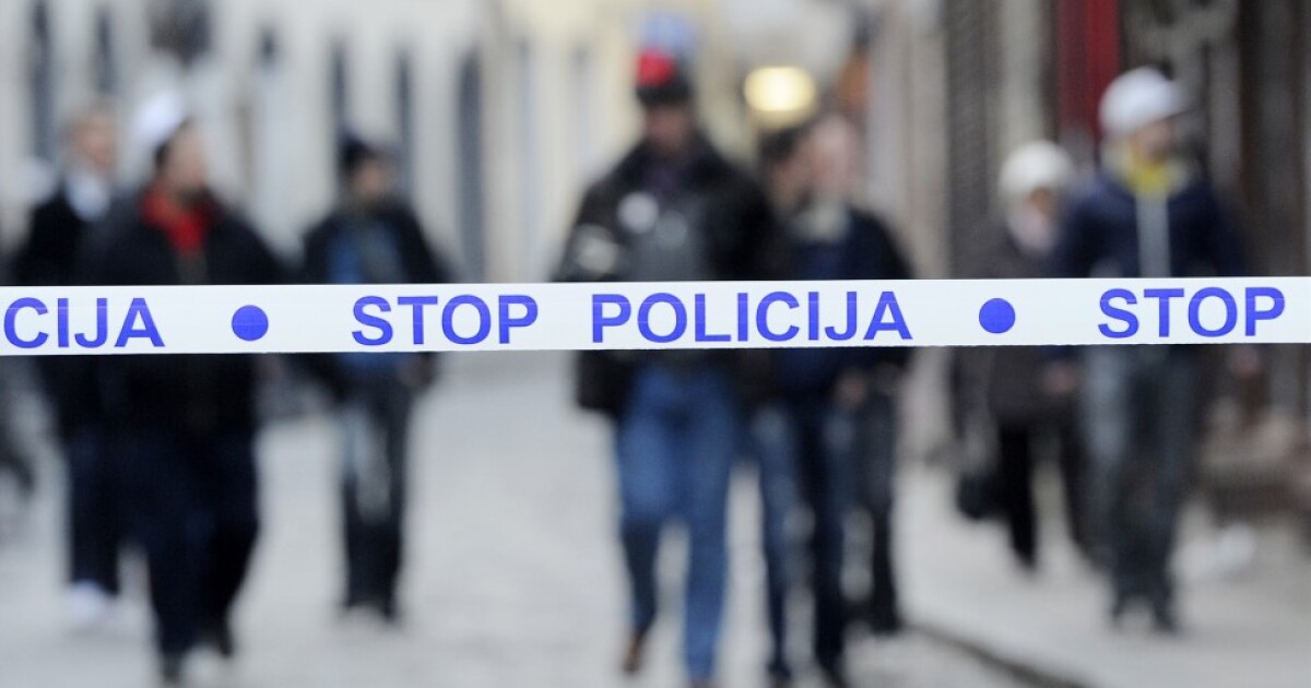 Полицията в хърватския град Сплит проверява четири места за поставени
