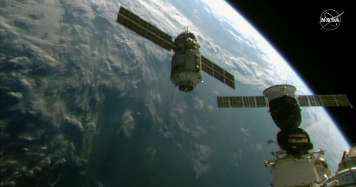 НАСА отпуска 843 млн. долара на Спейс Екс“, за да