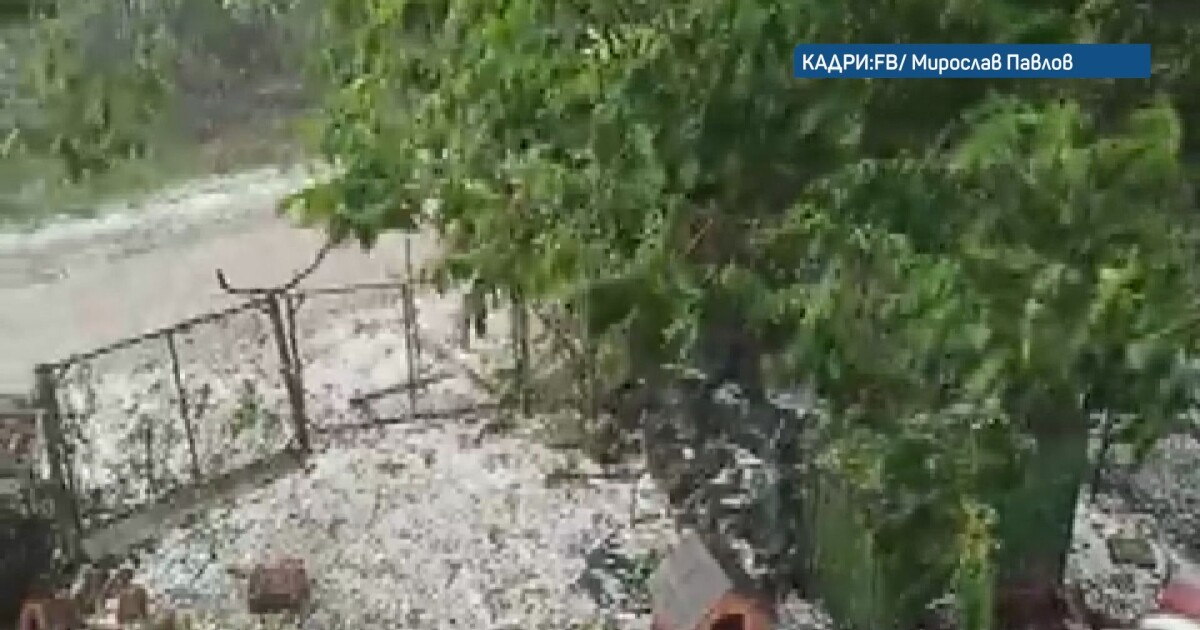Унищожителна градушка падна в събота във Врачанско. Най-пострадало е село