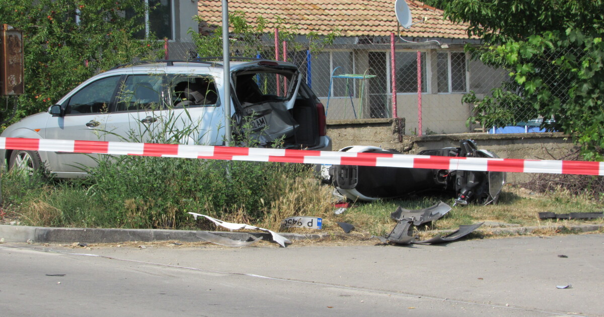 Снимка: Моторист загина след сблъсък с кола на изхода от Басарбово