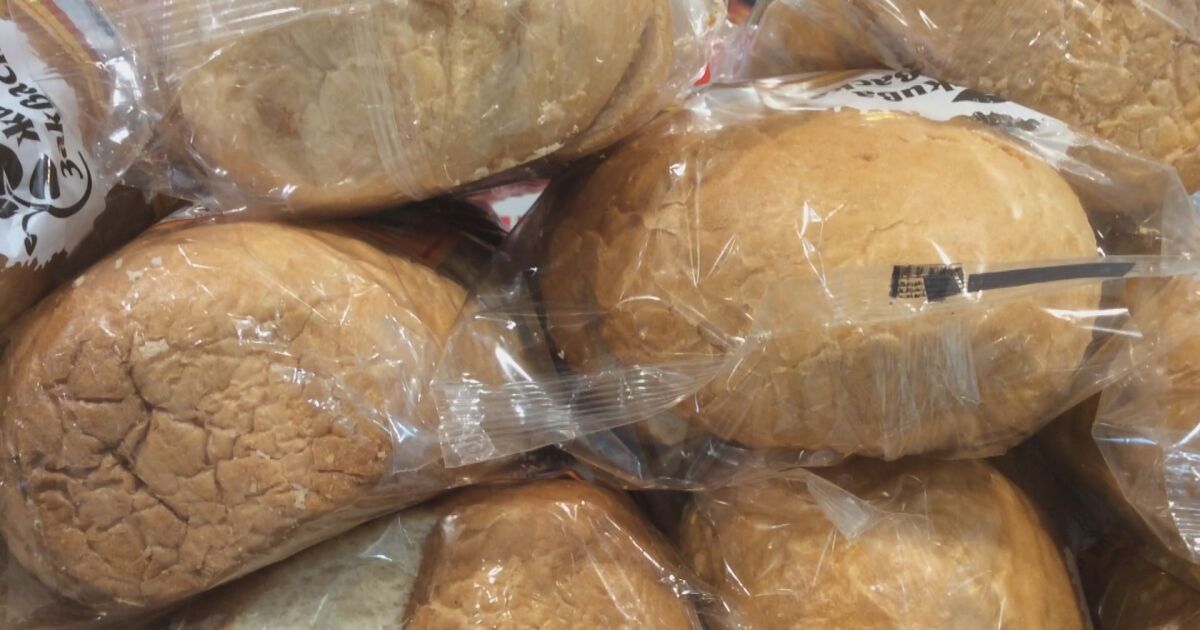 Хлябът леко поевтиня в някои от големите търговски вериги още