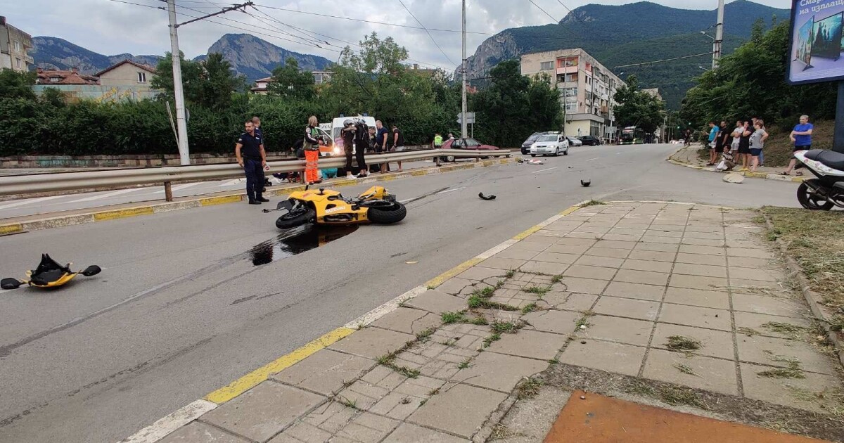 Катастрофа на възлов булевард във Враца. Ударили са се лек
