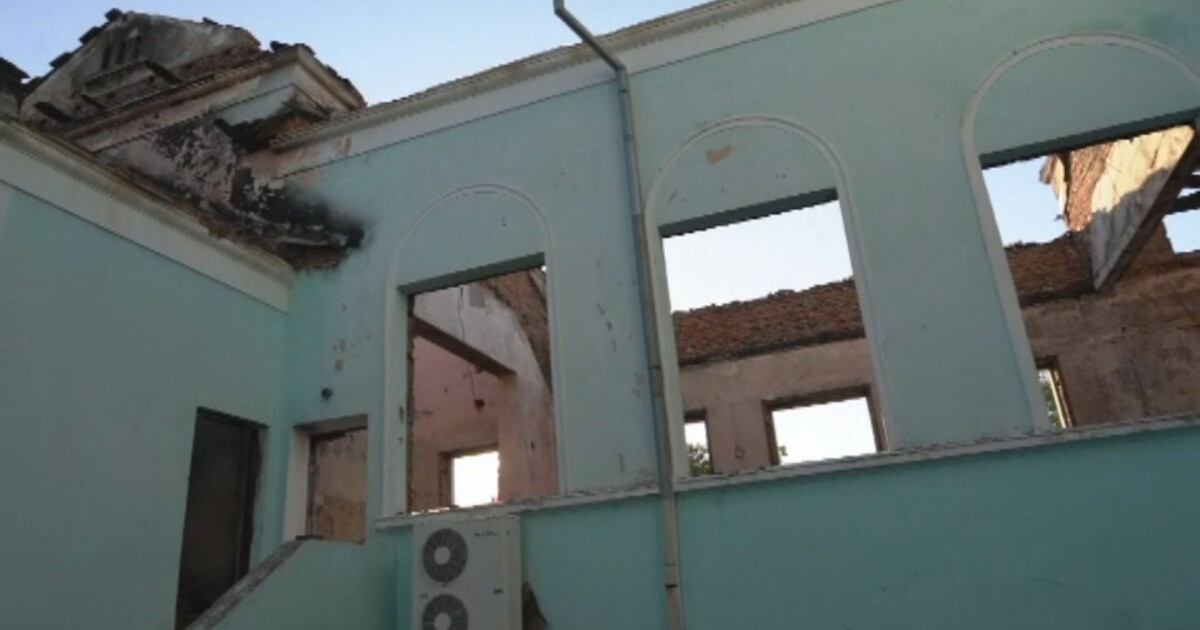 Пожар изпепели покрива на защитеното училище във видинското село Раковица.