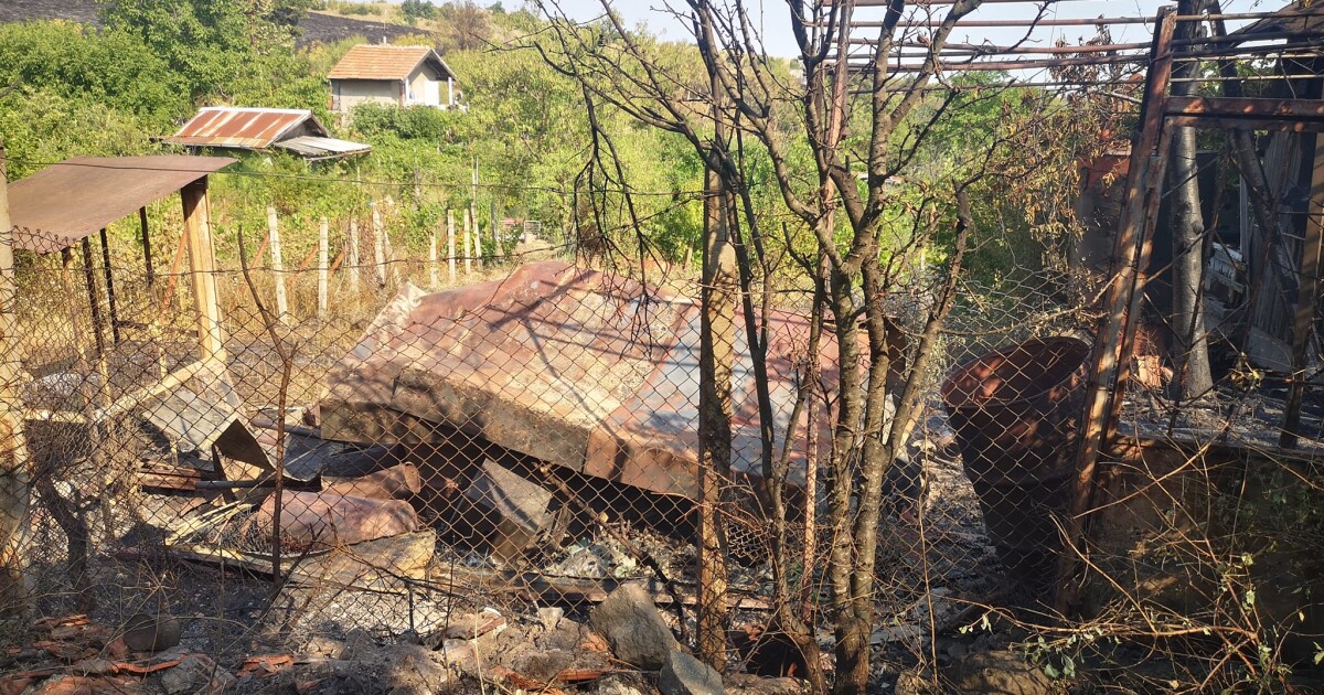 Пожар бушува и край бургаското село Изворище, предаде репортер на