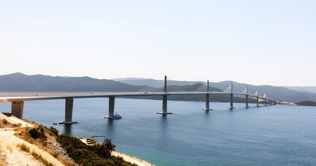 Хърватия има нов мост на Адриатическото крайбрежие.Благодарение на съоръжение се