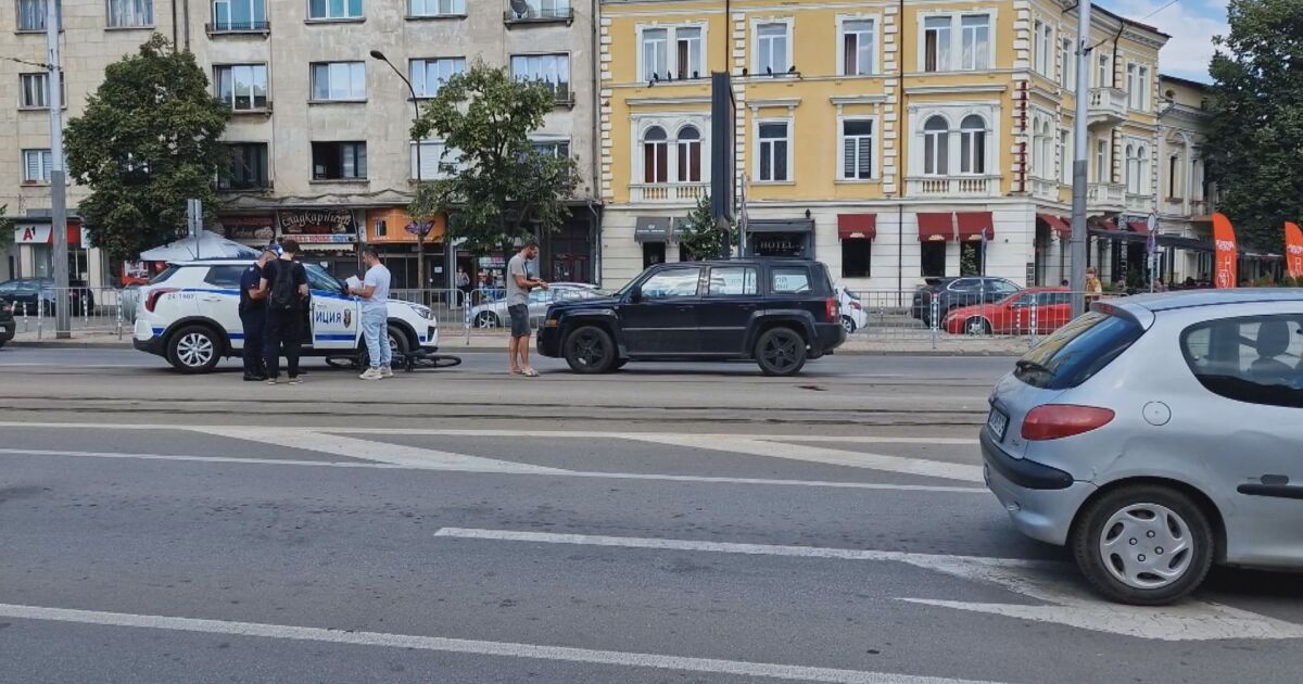 Кола блъсна велосипедист в София. За това сигнализира зрител на