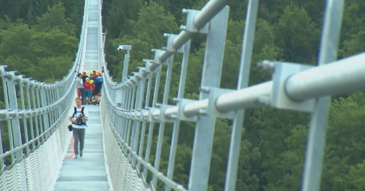 Откриха най-дългия висящ мост в Германия.  Със своите 665 метра