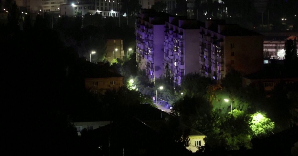 Трета нощ на руски атаки с дронове в Киев. Един