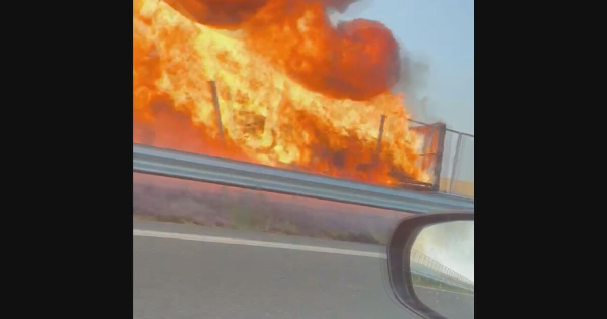 Камион се запали при 270-ия км на автомагистрала Тракия“. Зрители