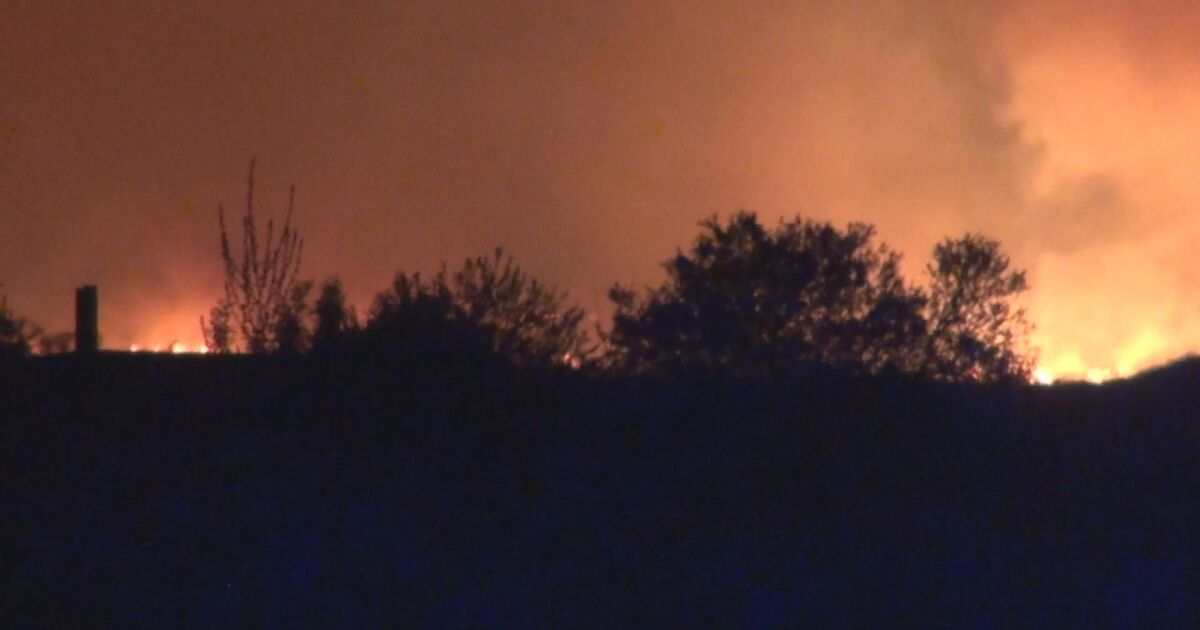 Най-вероятната причина за пожара, пламнал снощи край Бургас, е изхвърлена