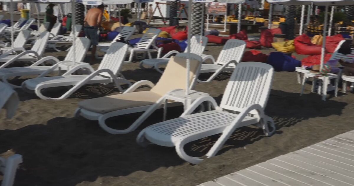 Наемането на шезлонг и чадър по родното Черноморие остава без